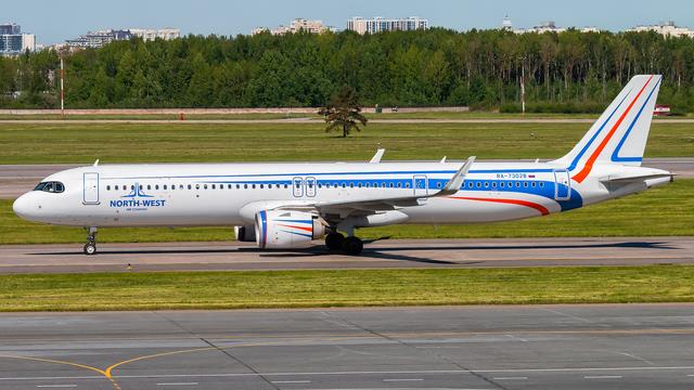 RA-73028:Airbus A321:
